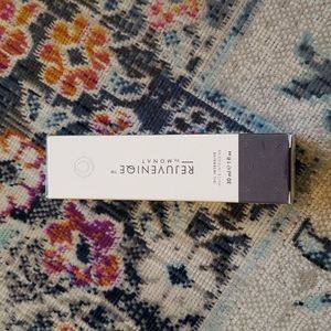 Monat Rejuvenique Oil